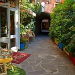 Miro' Hotel